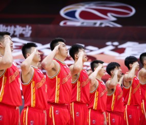 开云真人平台 -包含利物浦发布备战花絮，转会期门线救险，CBA常规赛任务艰巨，年轻球员得到机会的词条