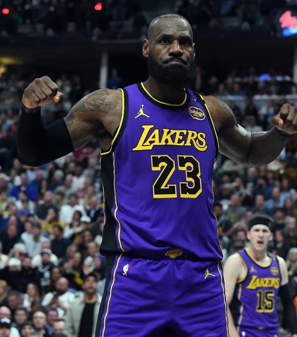 包含詹姆斯迎来十赛季出色发挥，雄鹿观众热烈欢呼！的词条-开云手机版